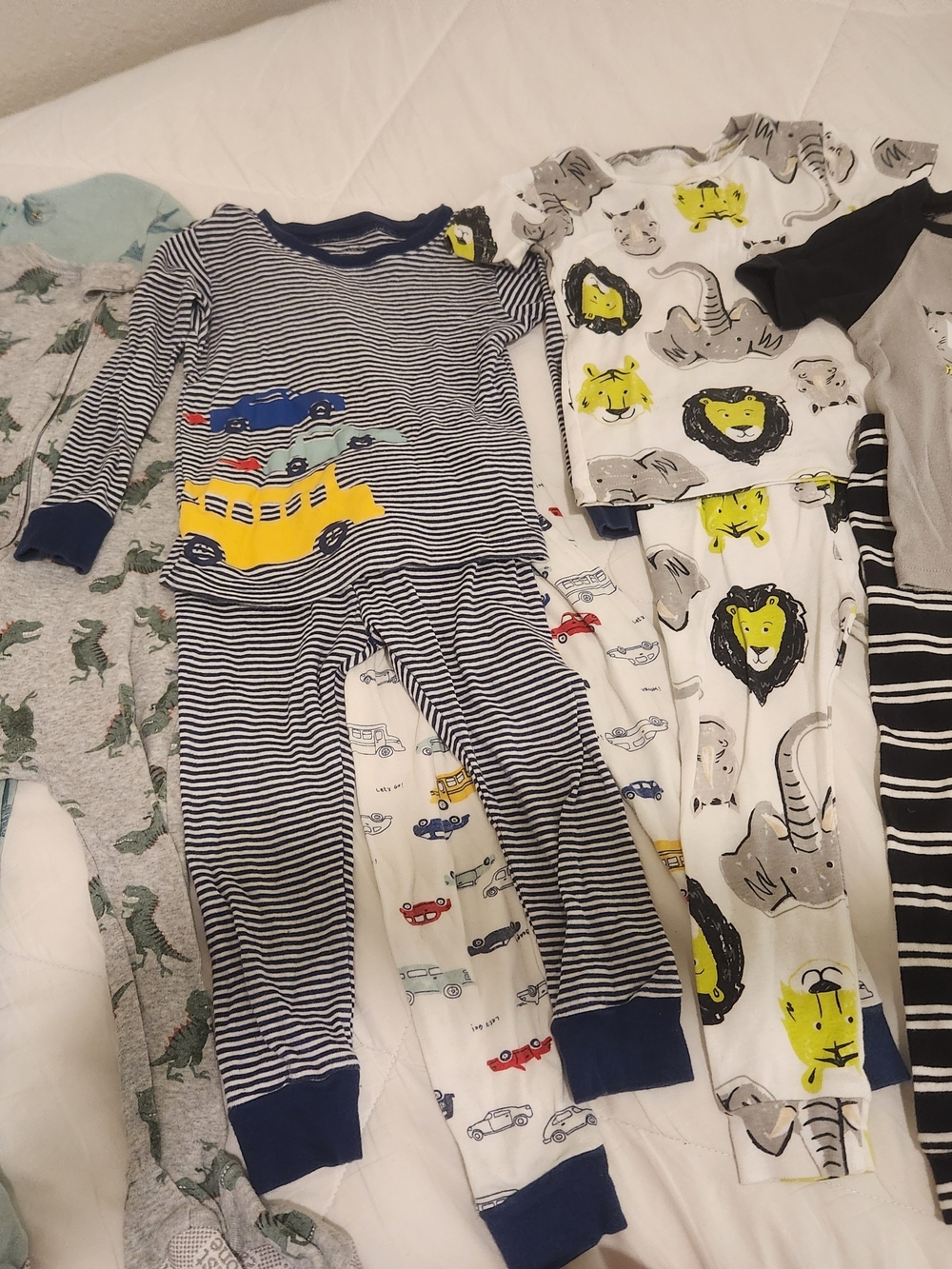 5 Pairs Size 2T Boys Pajamas, Carters!